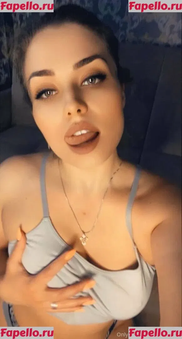 ariamr24fp Onlyfans Photo Gallery 