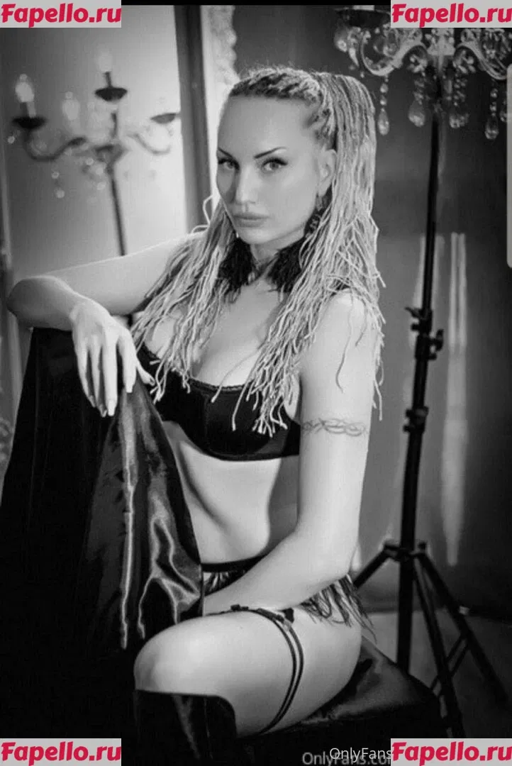 ariamr24fp Onlyfans Photo Gallery 