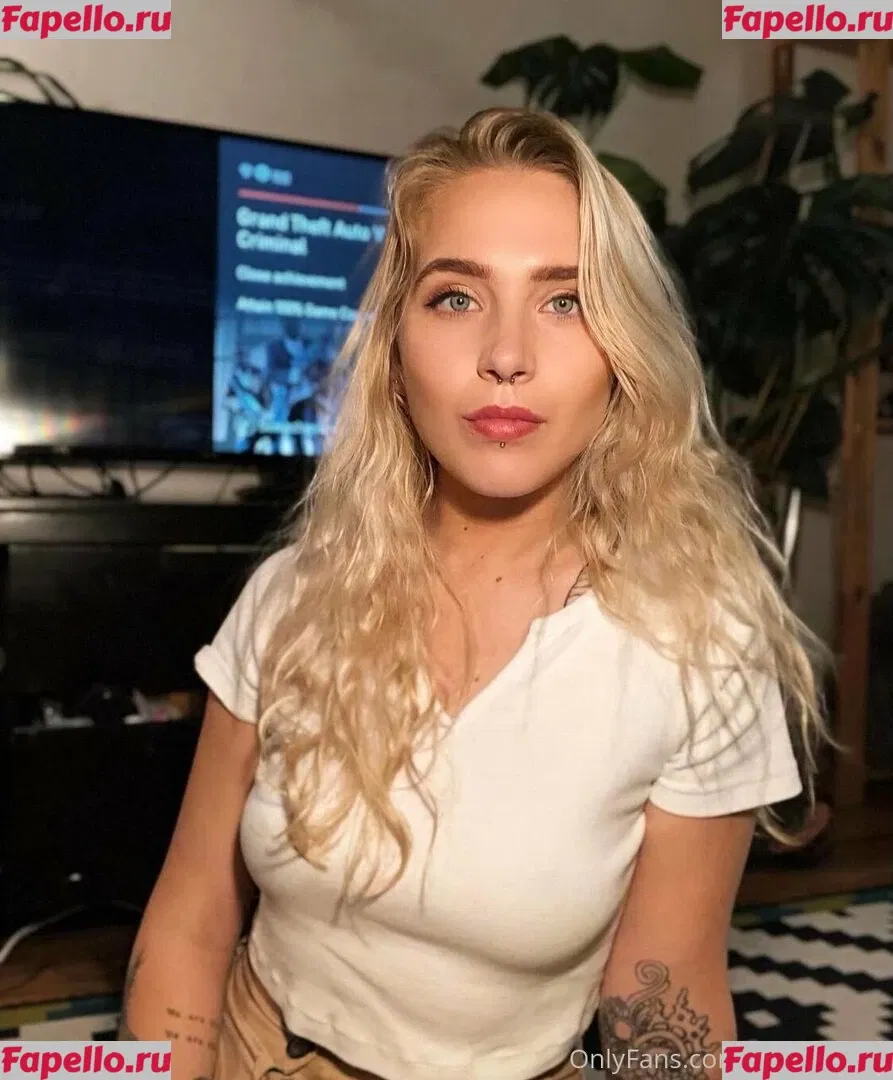 ariamr24fp Onlyfans Photo Gallery 