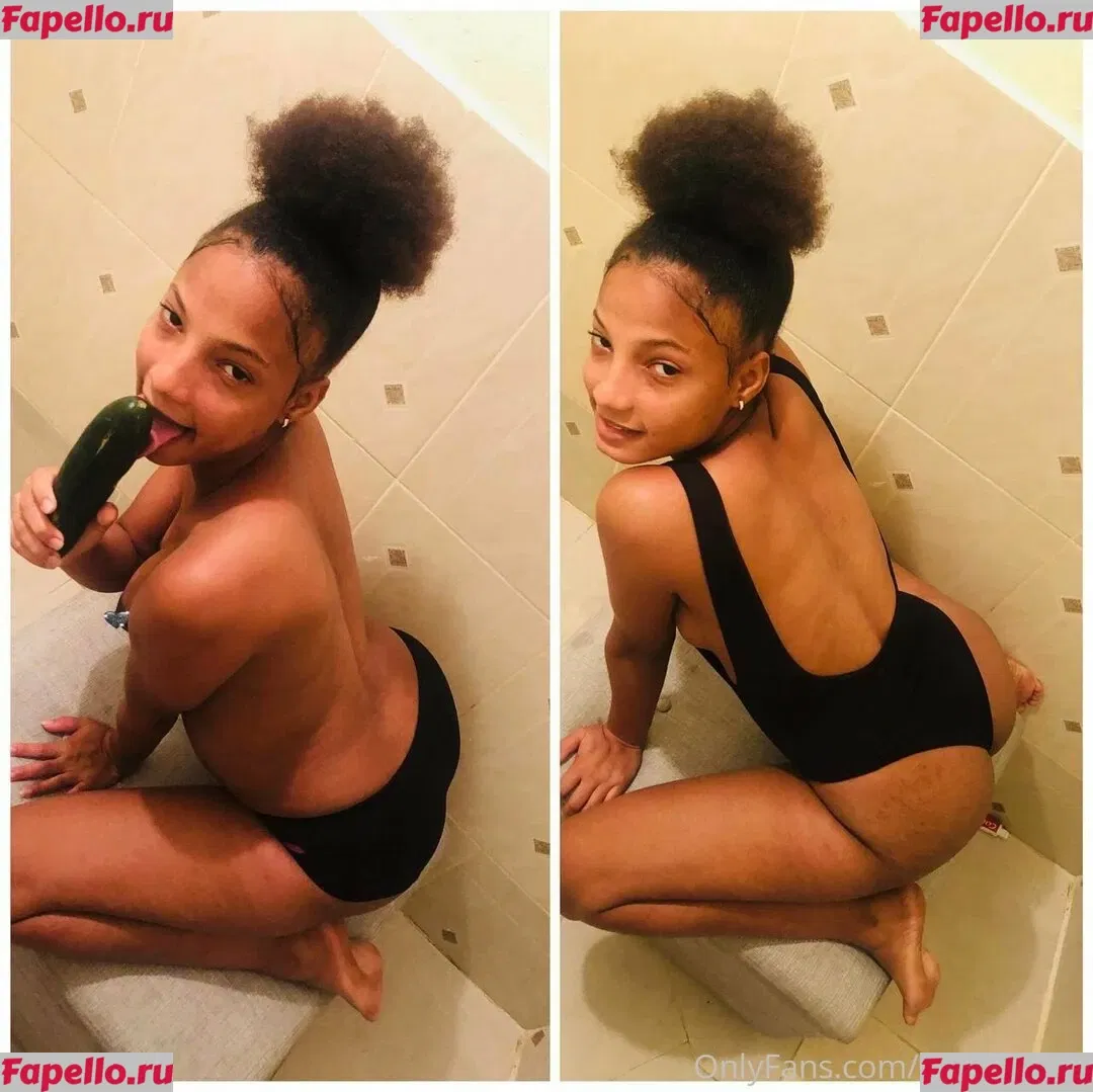 ariamr24fp Onlyfans Photo Gallery 