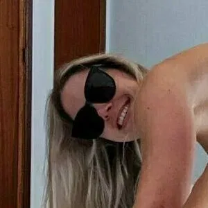 ariamr24fp Onlyfans Photo Gallery 