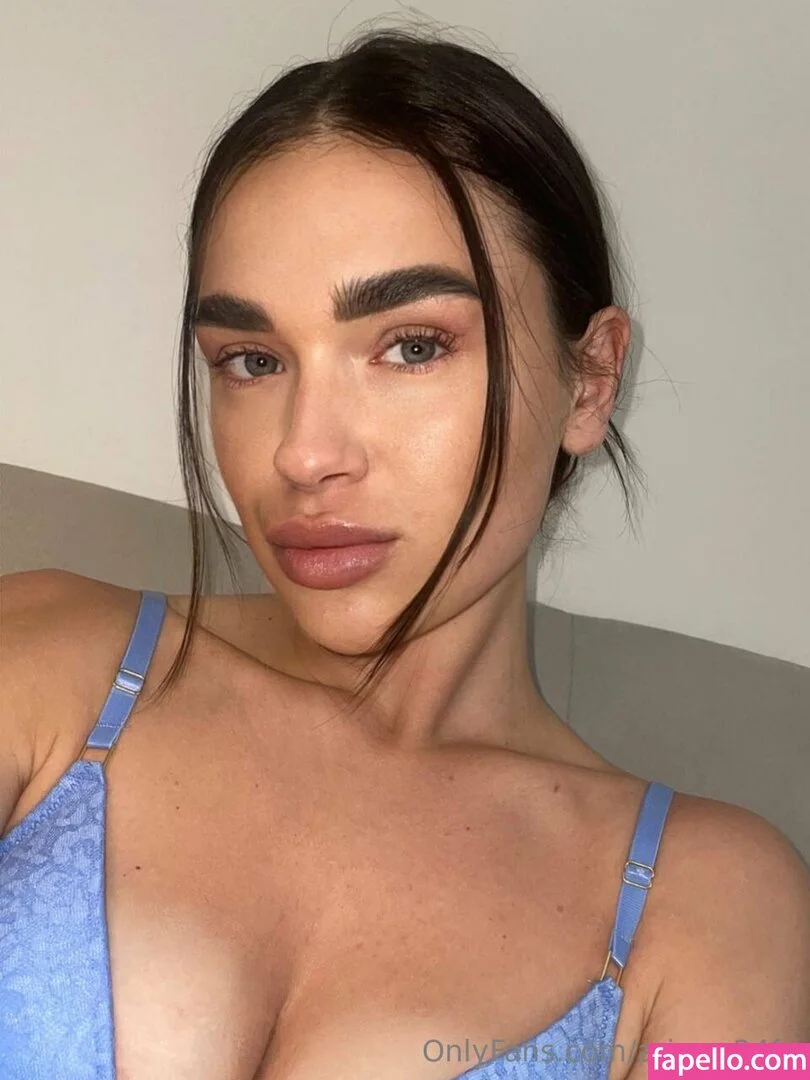 ariamr24fp Onlyfans Photo Gallery 