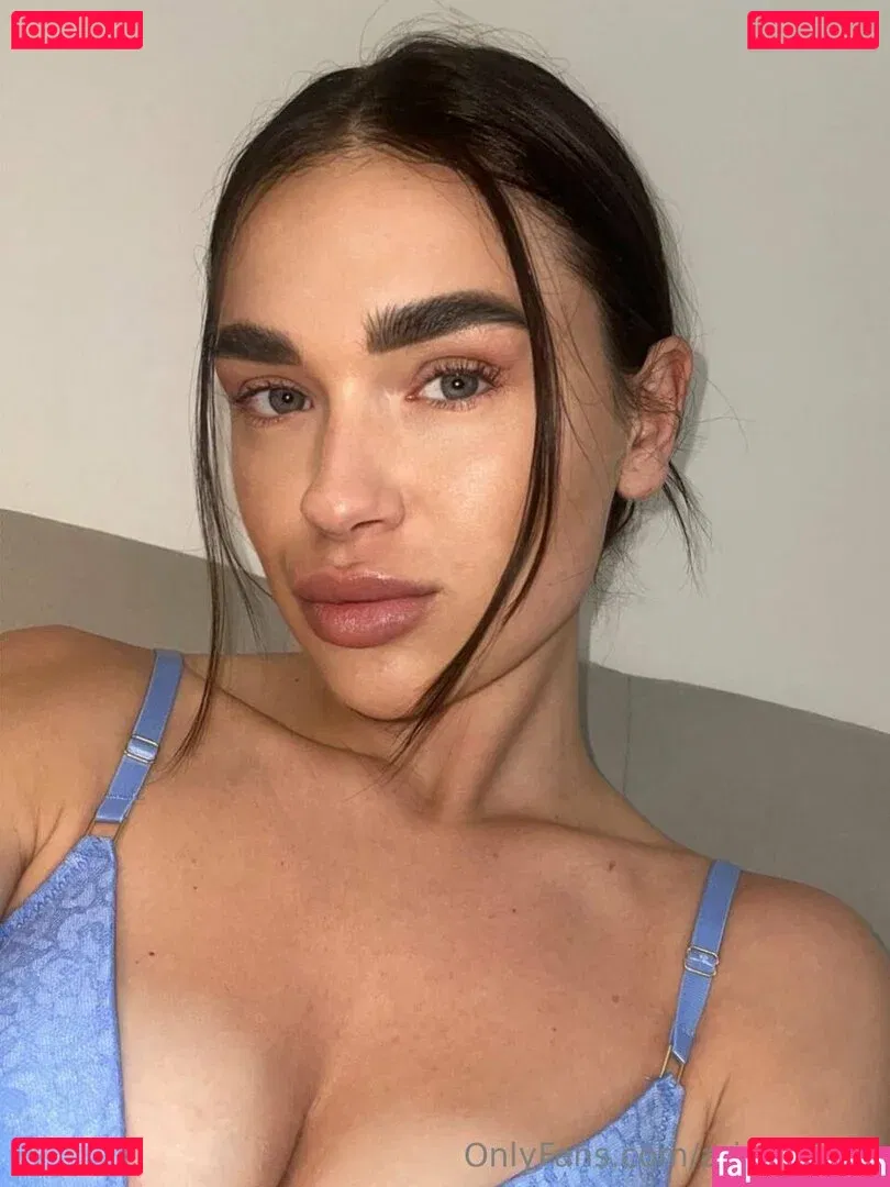 ariamr24fp Onlyfans Photo Gallery 