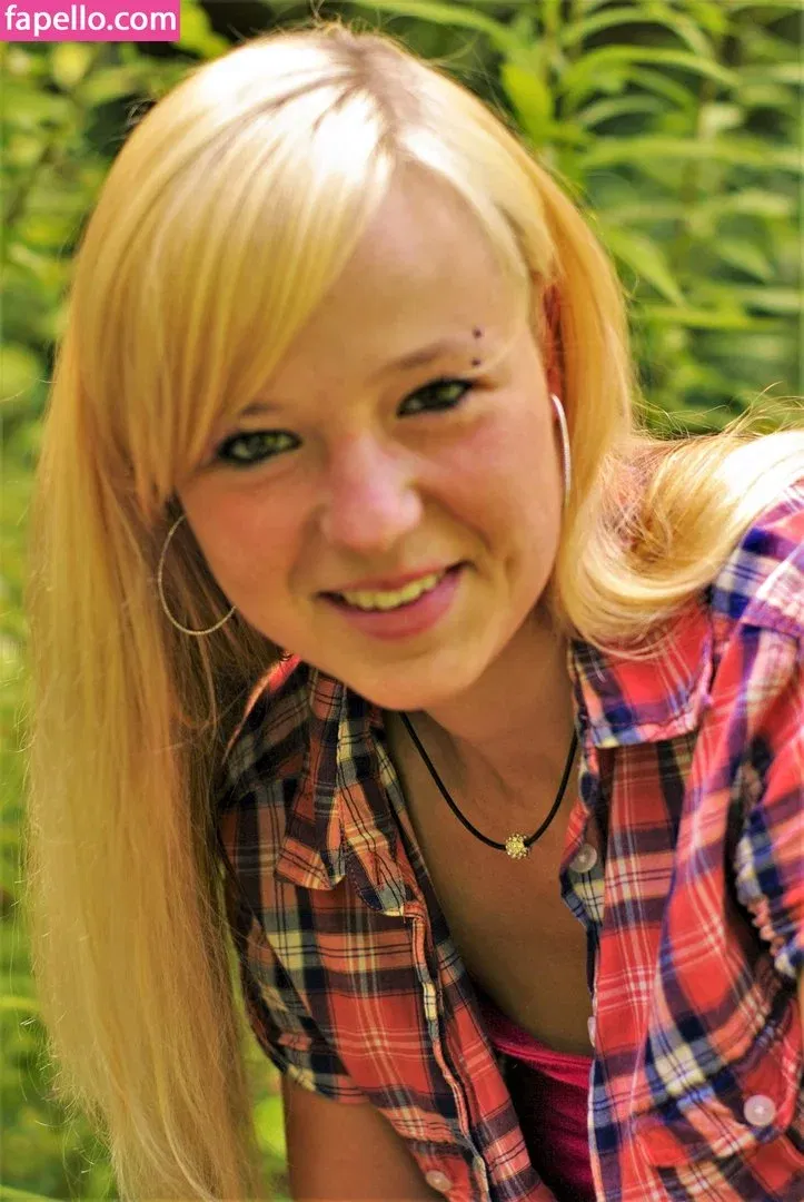 Tina Löffler Onlyfans Photo Gallery 