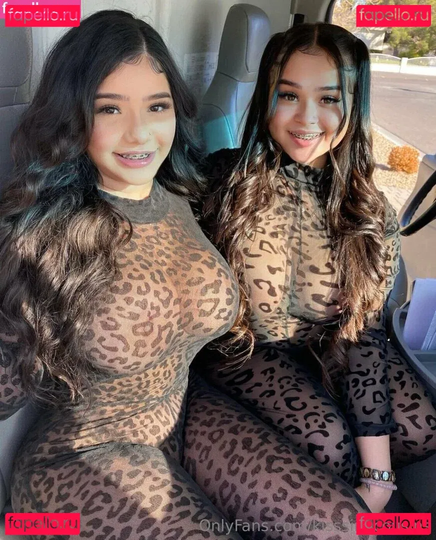 kisssingcousins Onlyfans Photo Gallery 