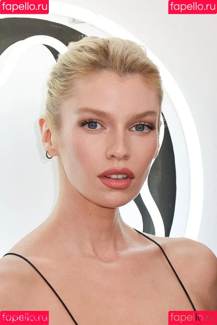 Stella Maxwell Onlyfans Photo Gallery 
