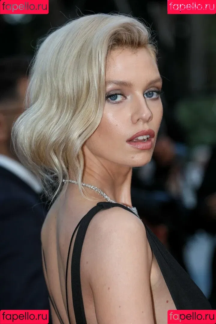Stella Maxwell Onlyfans Photo Gallery 