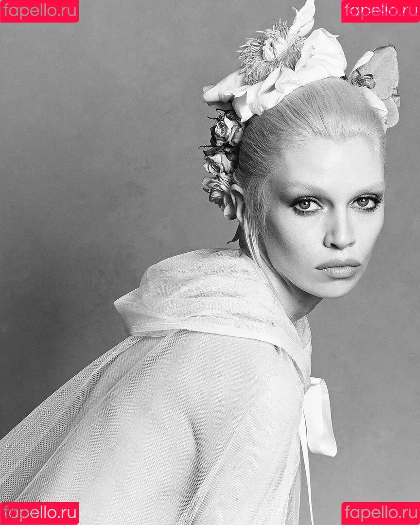 Stella Maxwell Onlyfans Photo Gallery 