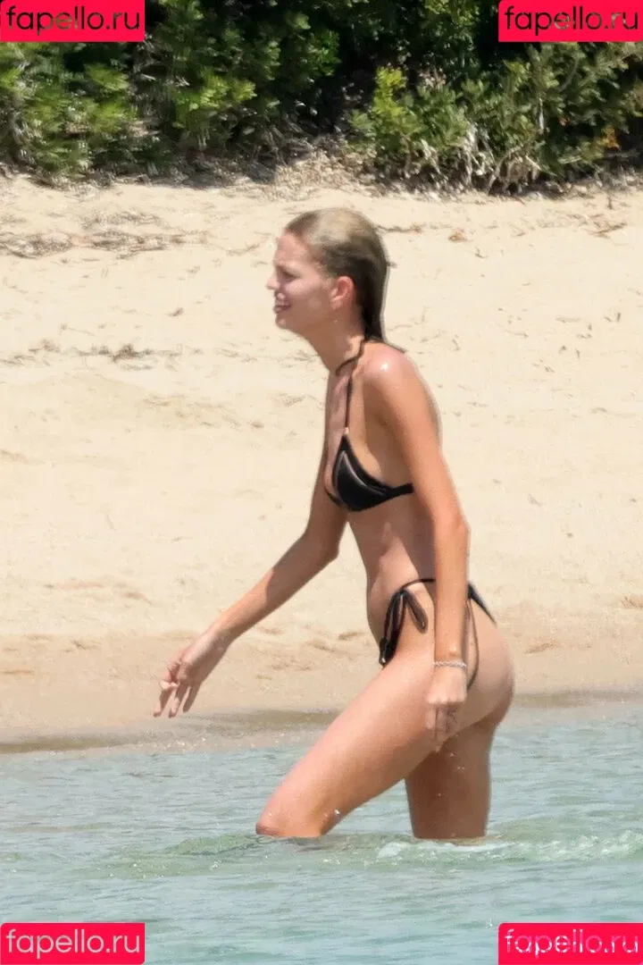 Stella Maxwell Onlyfans Photo Gallery 