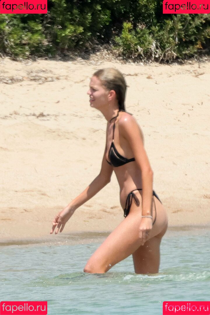 Stella Maxwell Onlyfans Photo Gallery 