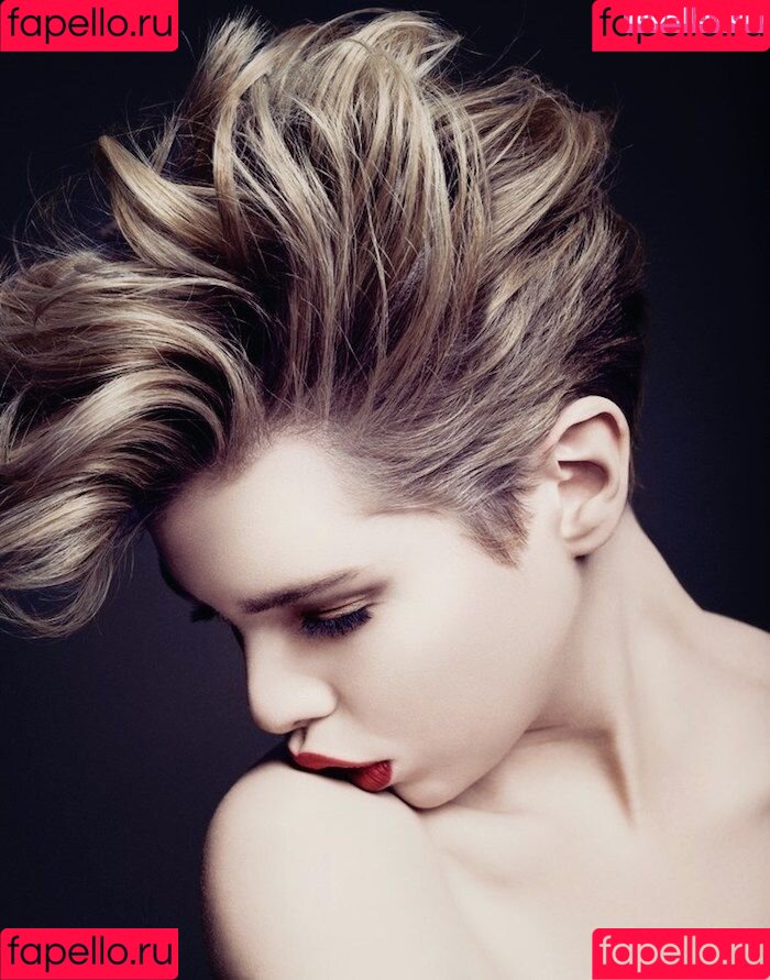 Stella Maxwell Onlyfans Photo Gallery 