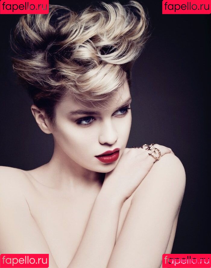 Stella Maxwell Onlyfans Photo Gallery 