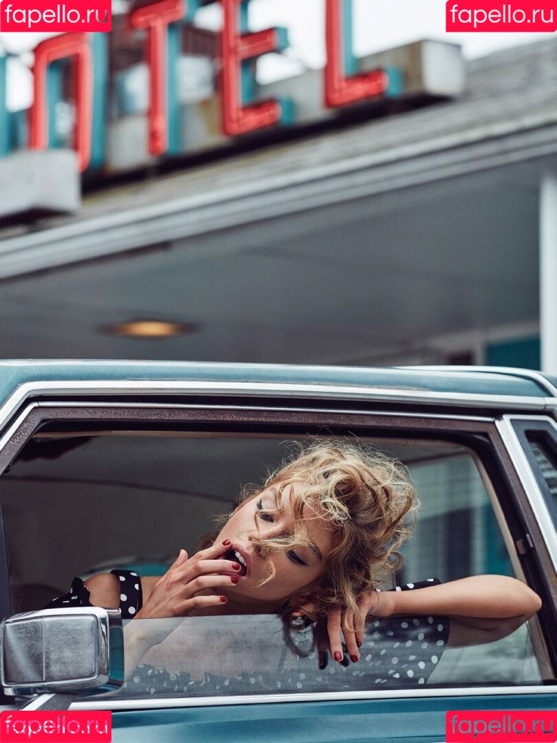 Stella Maxwell Onlyfans Photo Gallery 