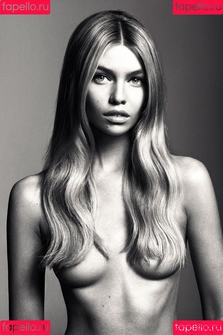 Stella Maxwell Onlyfans Photo Gallery 