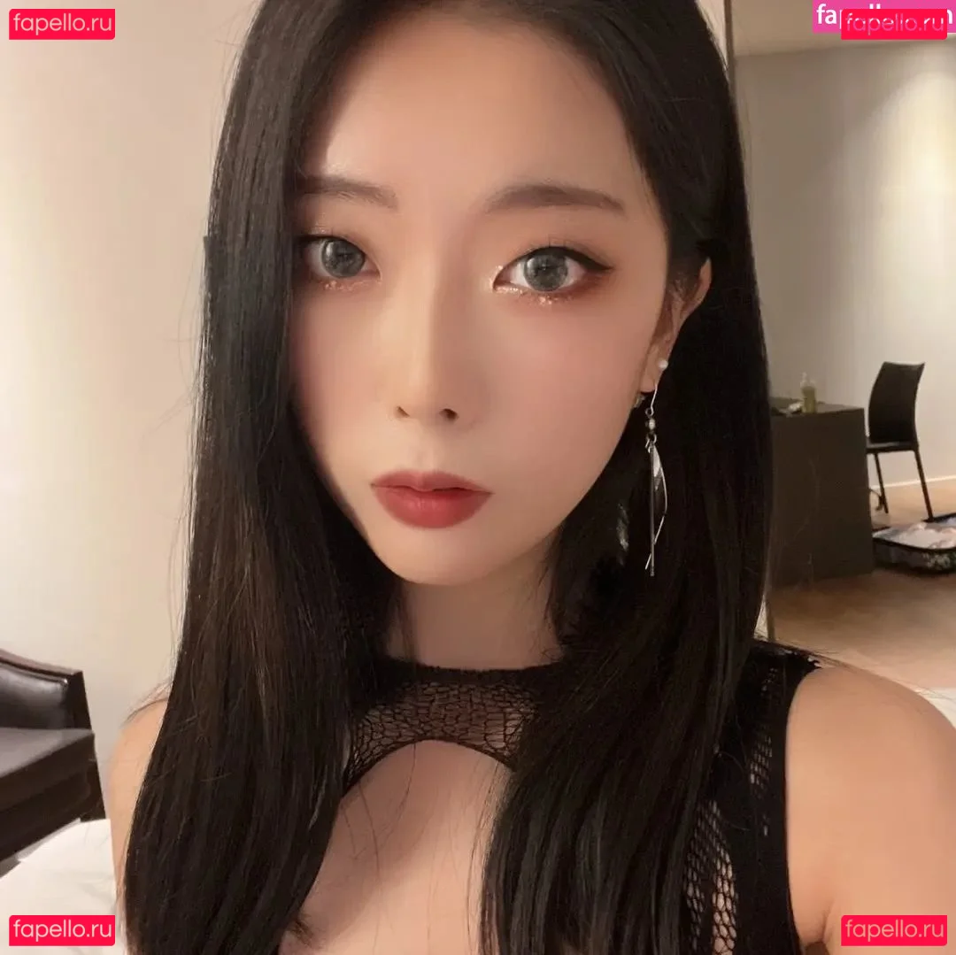 leeeee.mona Onlyfans Photo Gallery 