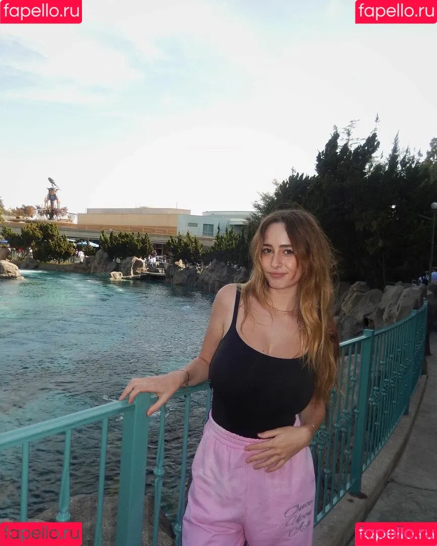 Charlotte Bregman Onlyfans Photo Gallery 
