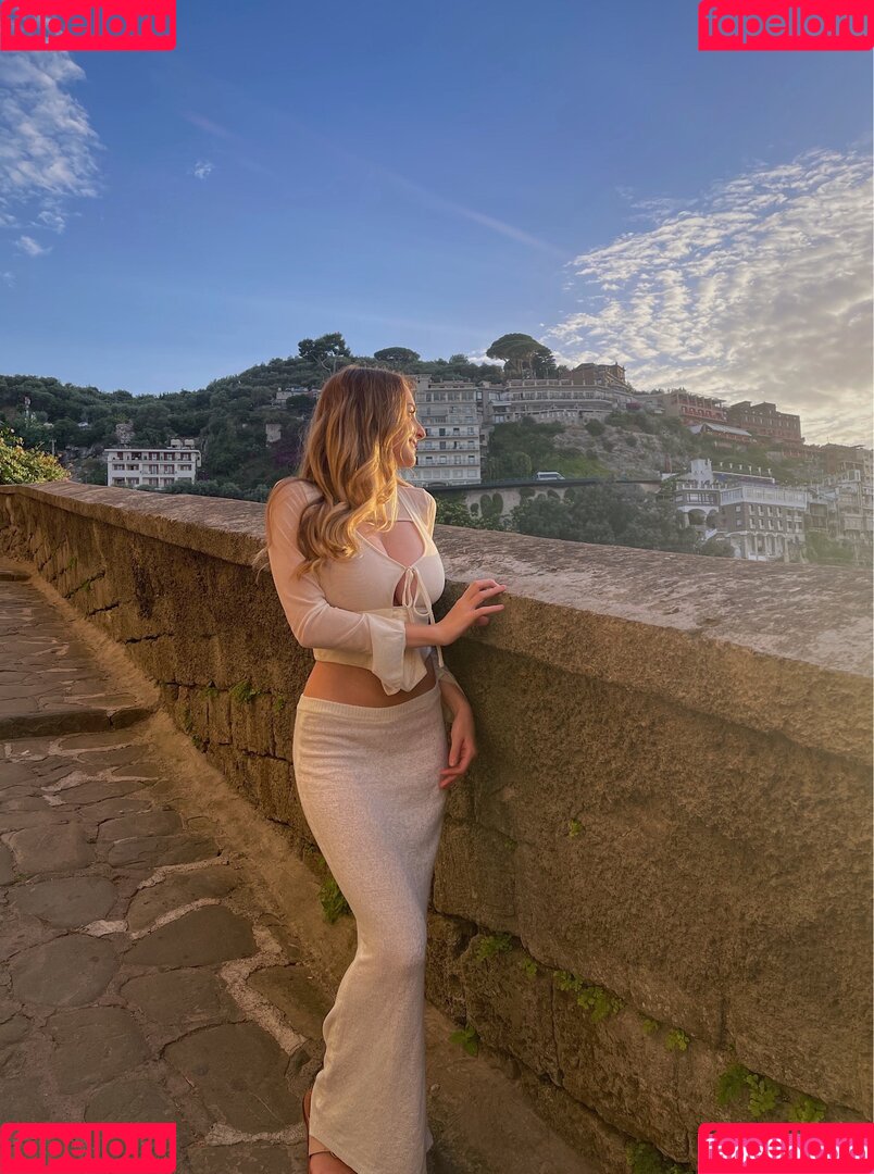 Charlotte Bregman Onlyfans Photo Gallery 