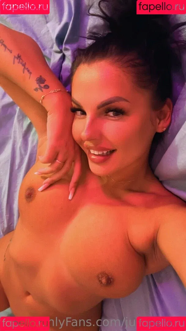 Justmebiu Onlyfans Photo Gallery 