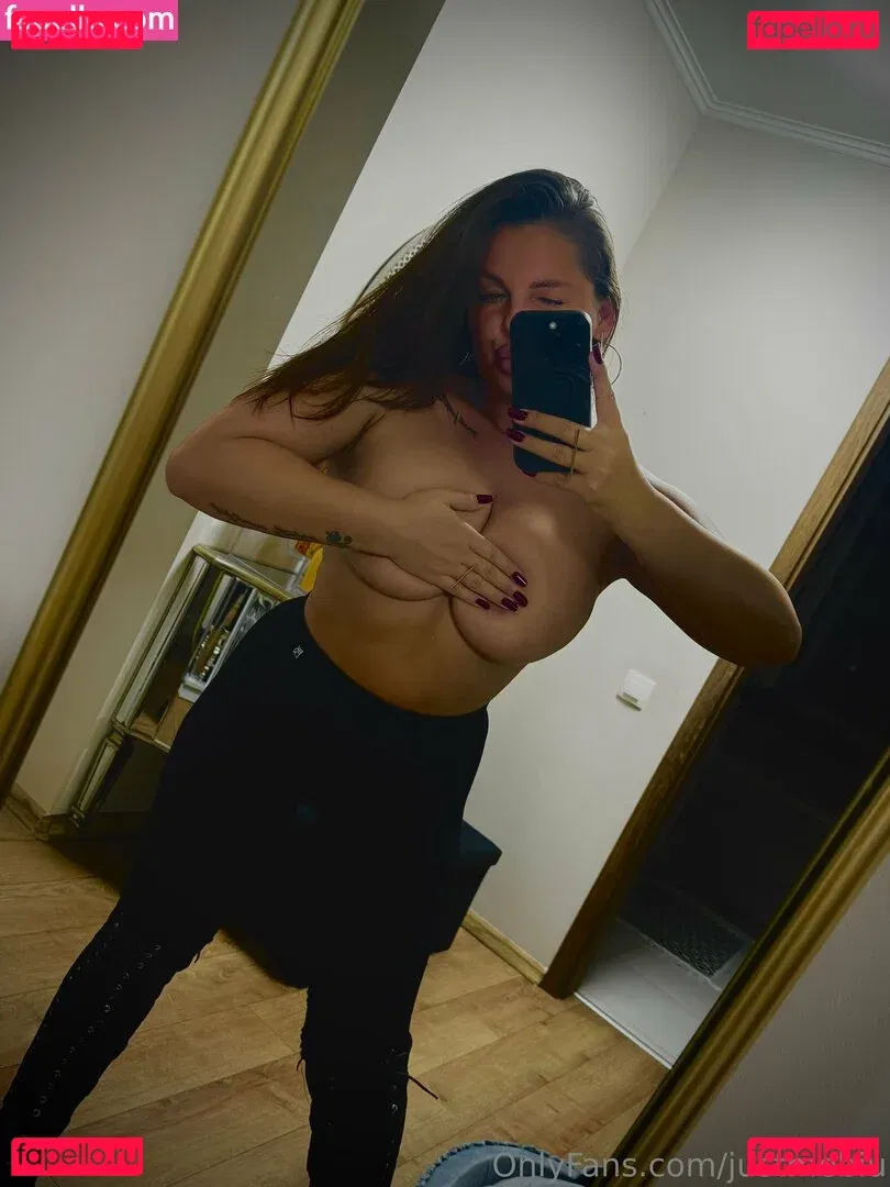 Justmebiu Onlyfans Photo Gallery 