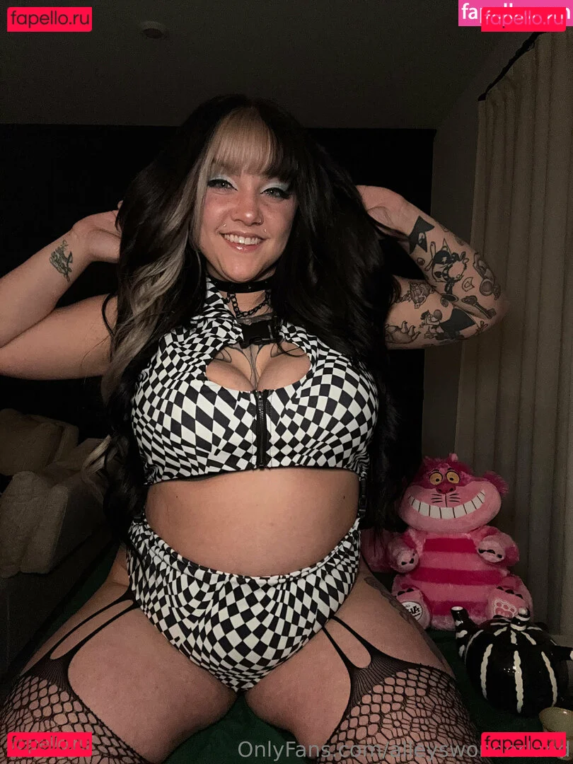 alleyswonderland Onlyfans Photo Gallery 
