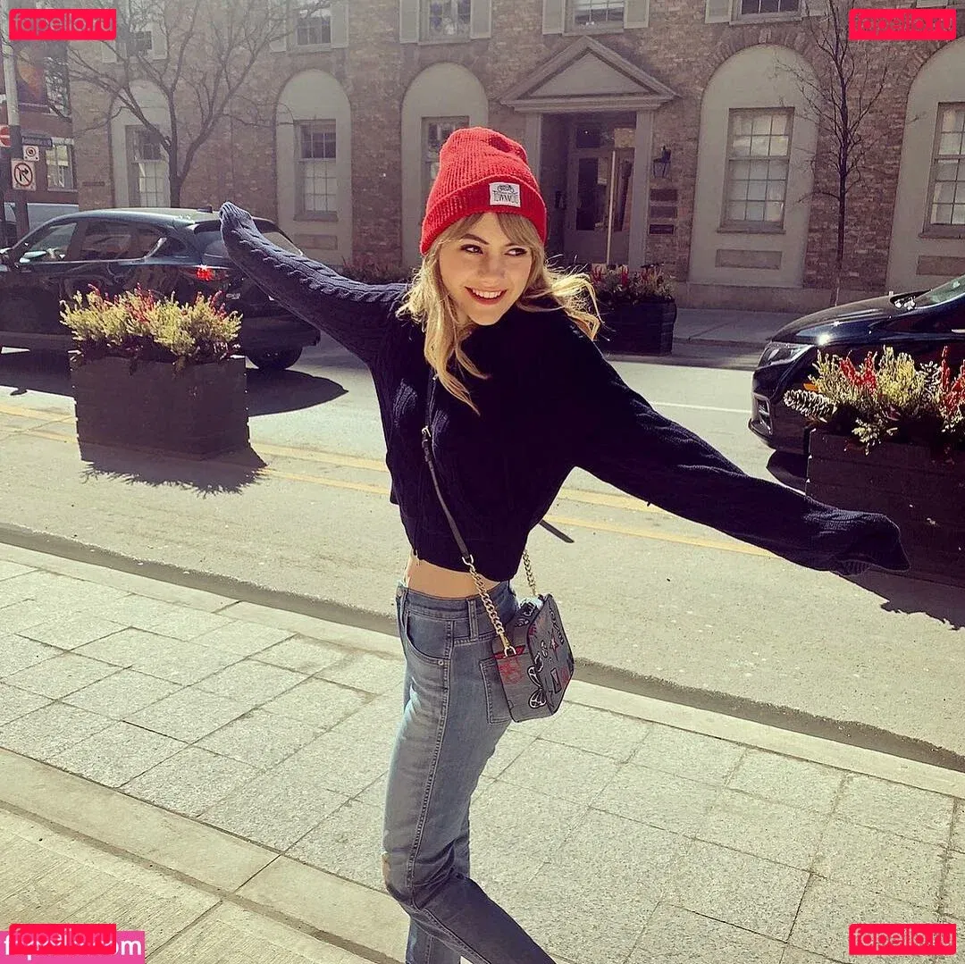 Emilia Jones Onlyfans Photo Gallery 