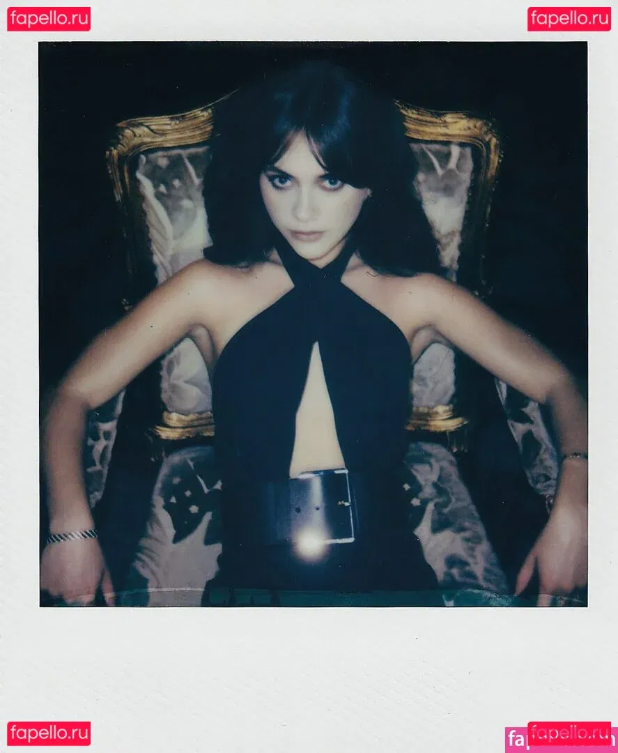 Emilia Jones Onlyfans Photo Gallery 