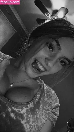 Sierra Bellingar Onlyfans Photo Gallery 