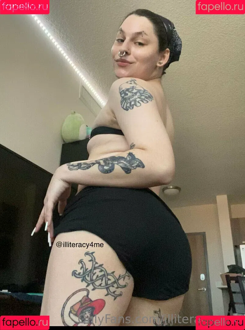 Illiteracy4me Onlyfans Photo Gallery 