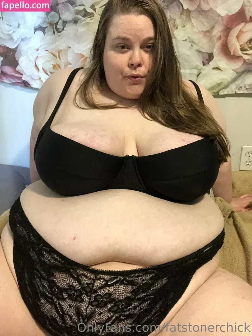 fatstonerchick Onlyfans Photo Gallery 