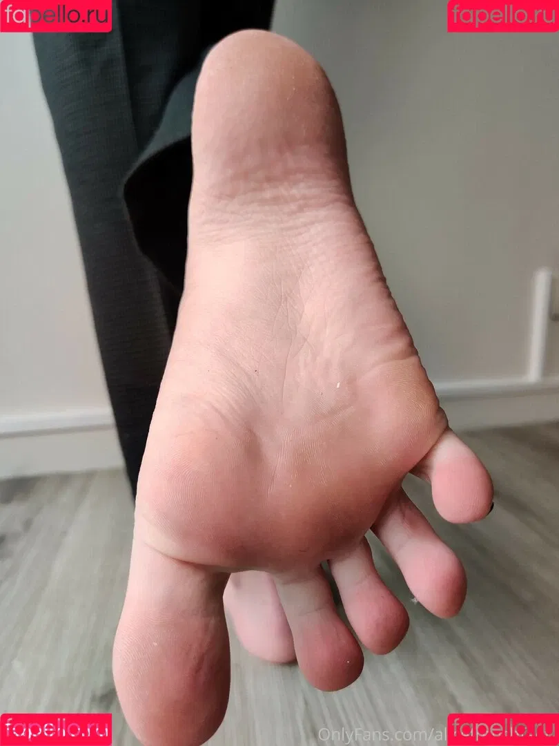 alicefrenchfeet Onlyfans Photo Gallery 