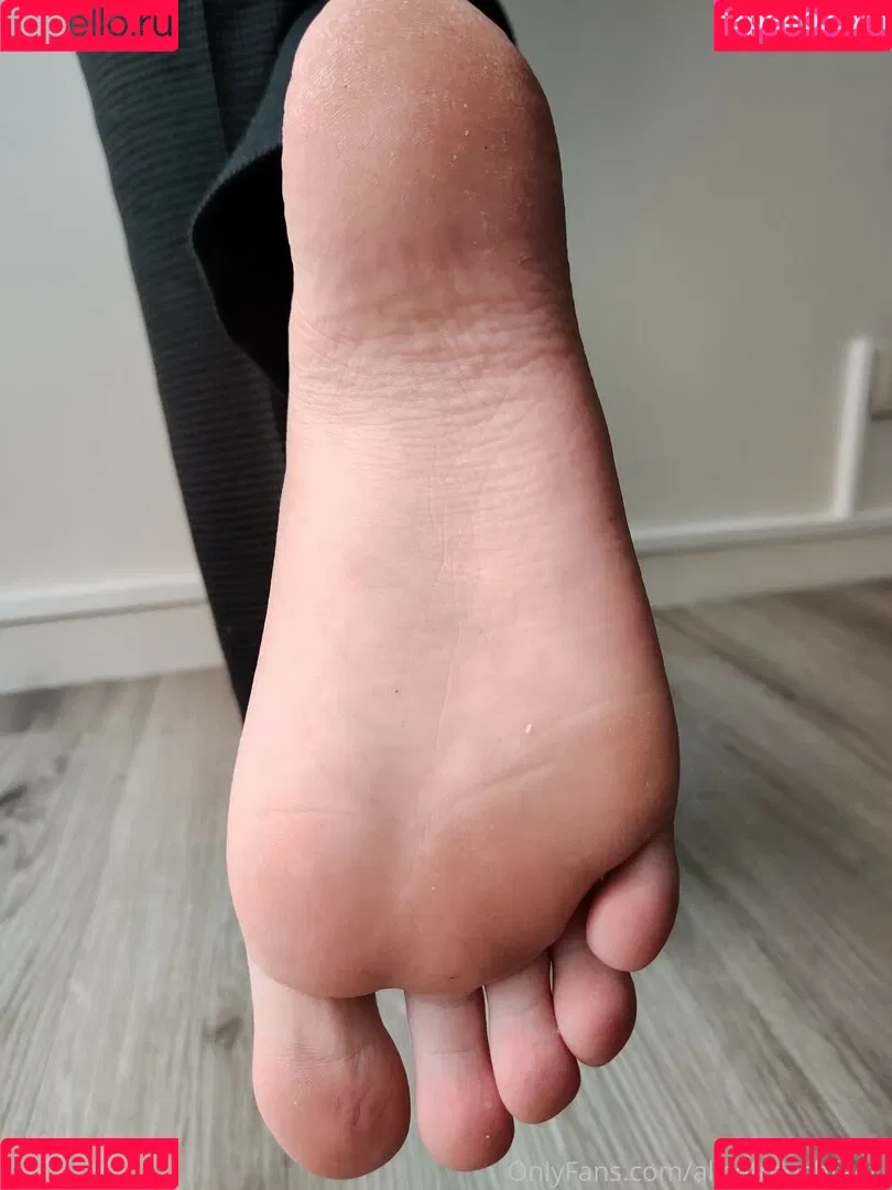 alicefrenchfeet Onlyfans Photo Gallery 