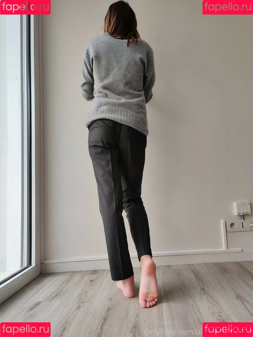 alicefrenchfeet Onlyfans Photo Gallery 
