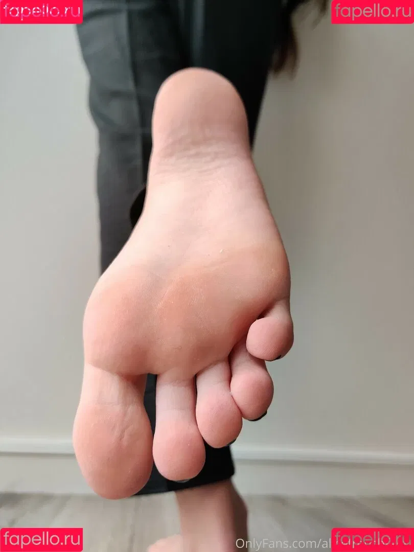 alicefrenchfeet Onlyfans Photo Gallery 