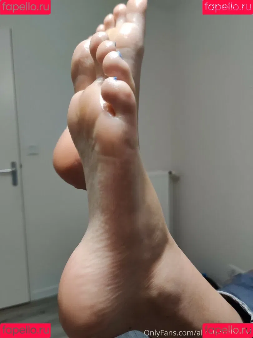 alicefrenchfeet Onlyfans Photo Gallery 