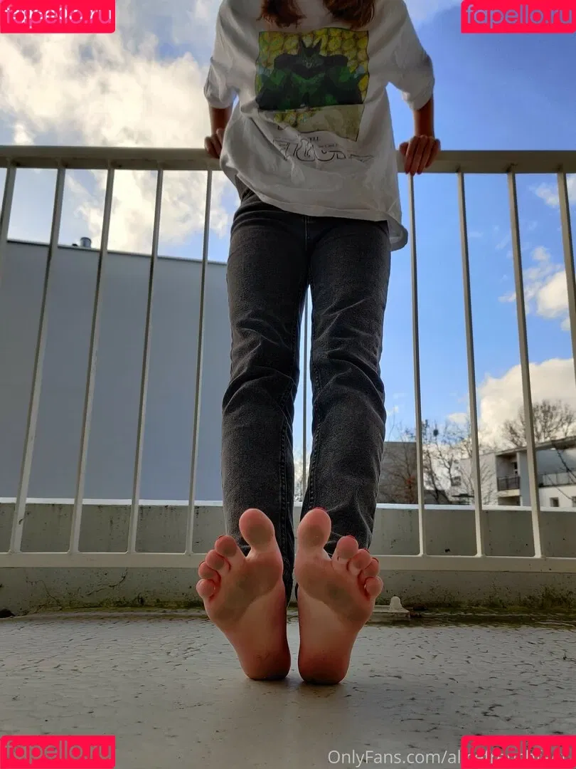 alicefrenchfeet Onlyfans Photo Gallery 