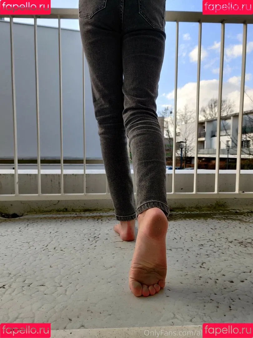 alicefrenchfeet Onlyfans Photo Gallery 