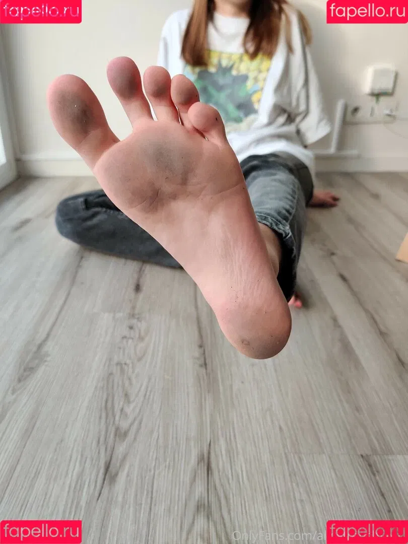 alicefrenchfeet Onlyfans Photo Gallery 
