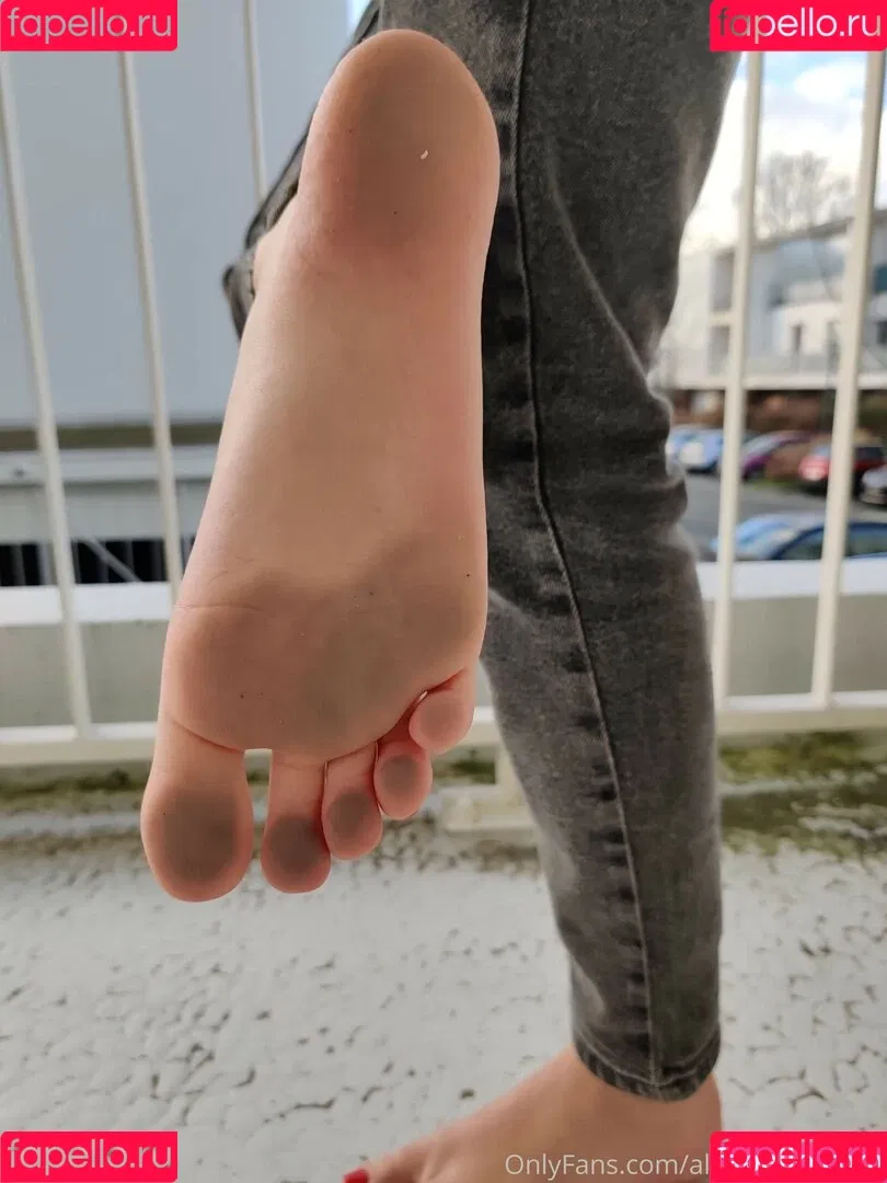 alicefrenchfeet Onlyfans Photo Gallery 