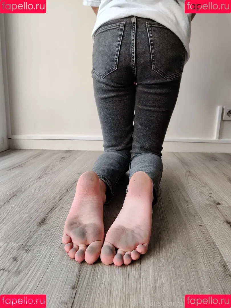 alicefrenchfeet Onlyfans Photo Gallery 