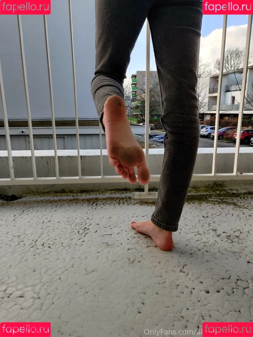 alicefrenchfeet Onlyfans Photo Gallery 