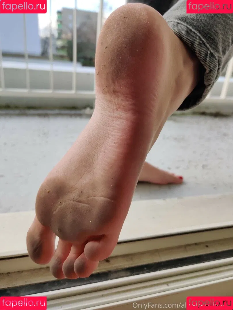 alicefrenchfeet Onlyfans Photo Gallery 
