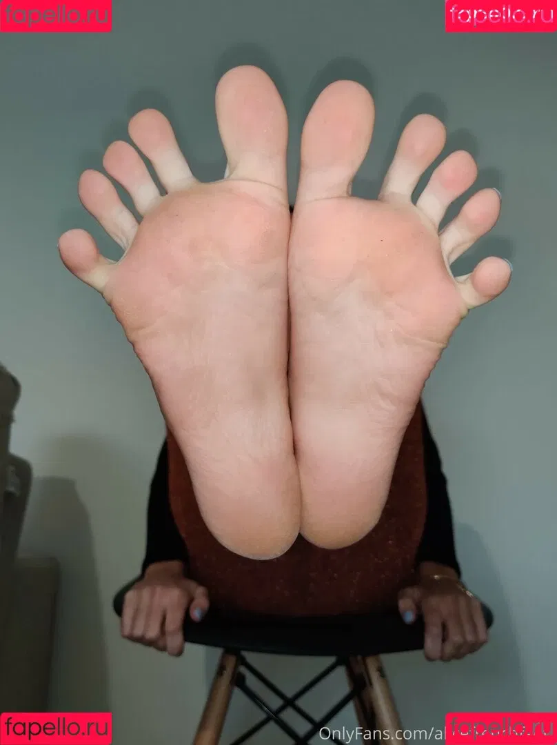 alicefrenchfeet Onlyfans Photo Gallery 