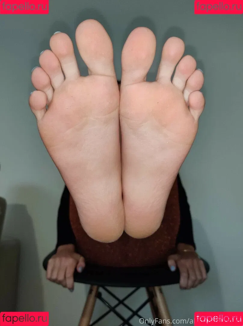 alicefrenchfeet Onlyfans Photo Gallery 