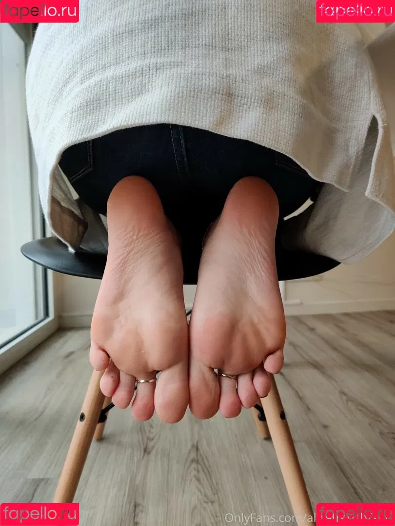 alicefrenchfeet Onlyfans Photo Gallery 