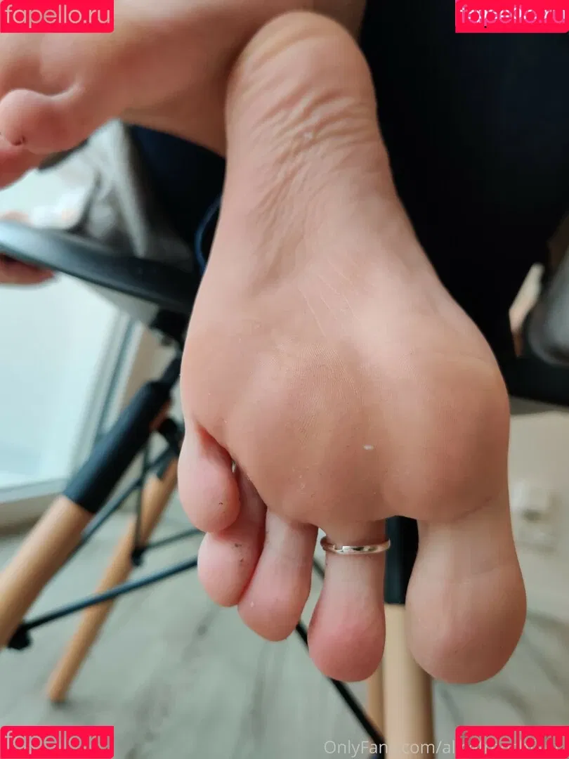 alicefrenchfeet Onlyfans Photo Gallery 