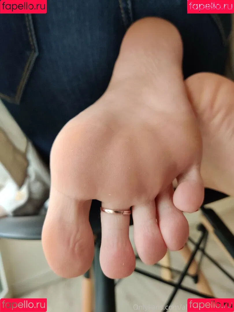 alicefrenchfeet Onlyfans Photo Gallery 