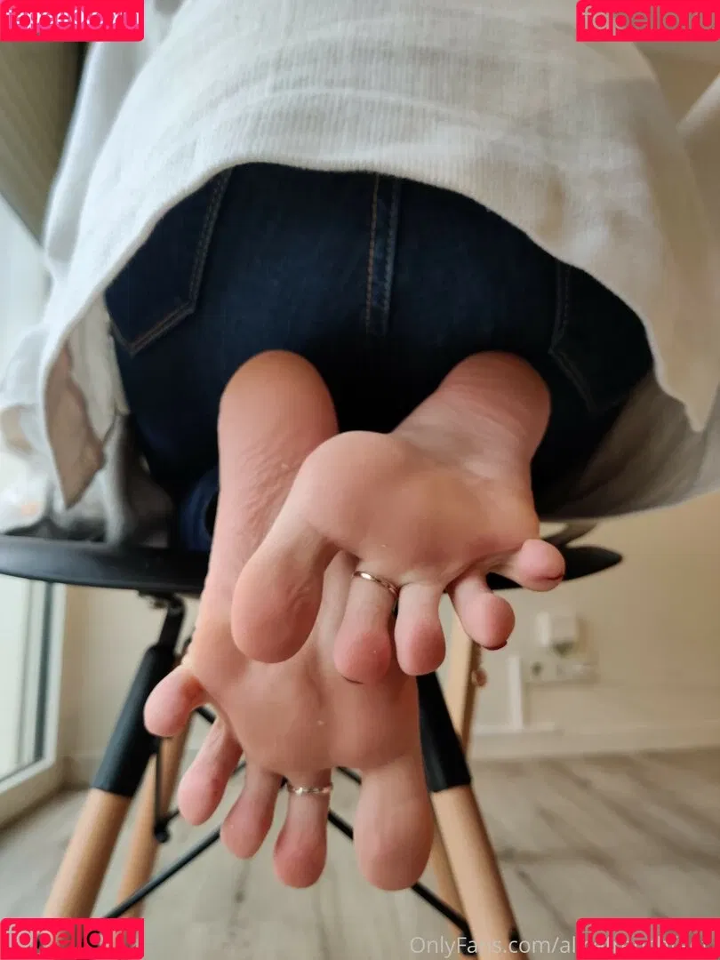alicefrenchfeet Onlyfans Photo Gallery 