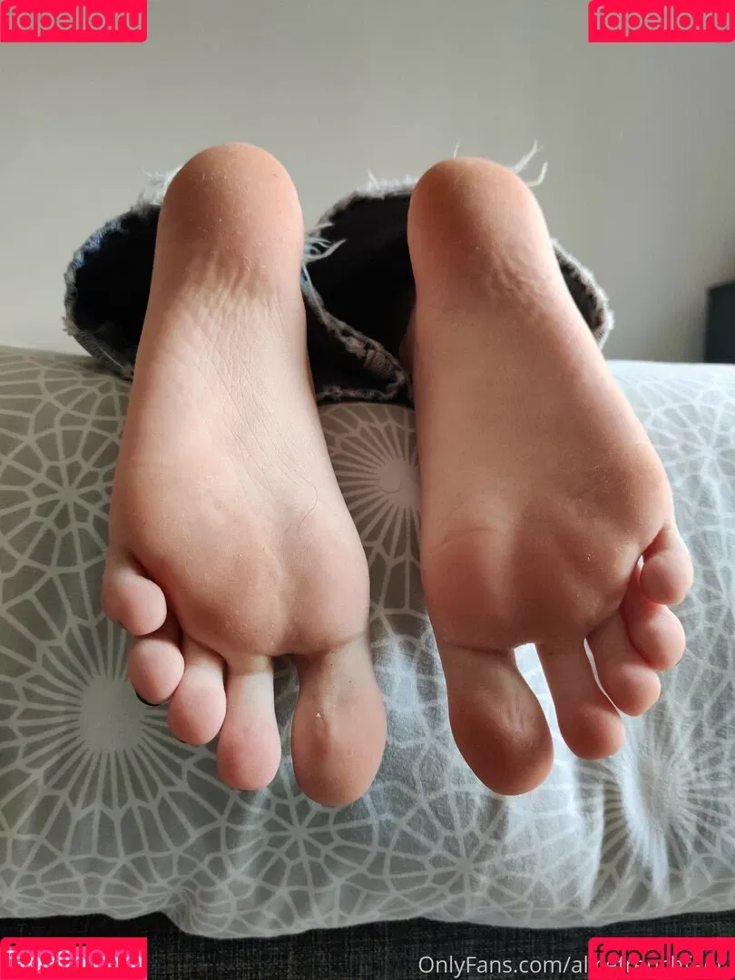 alicefrenchfeet Onlyfans Photo Gallery 