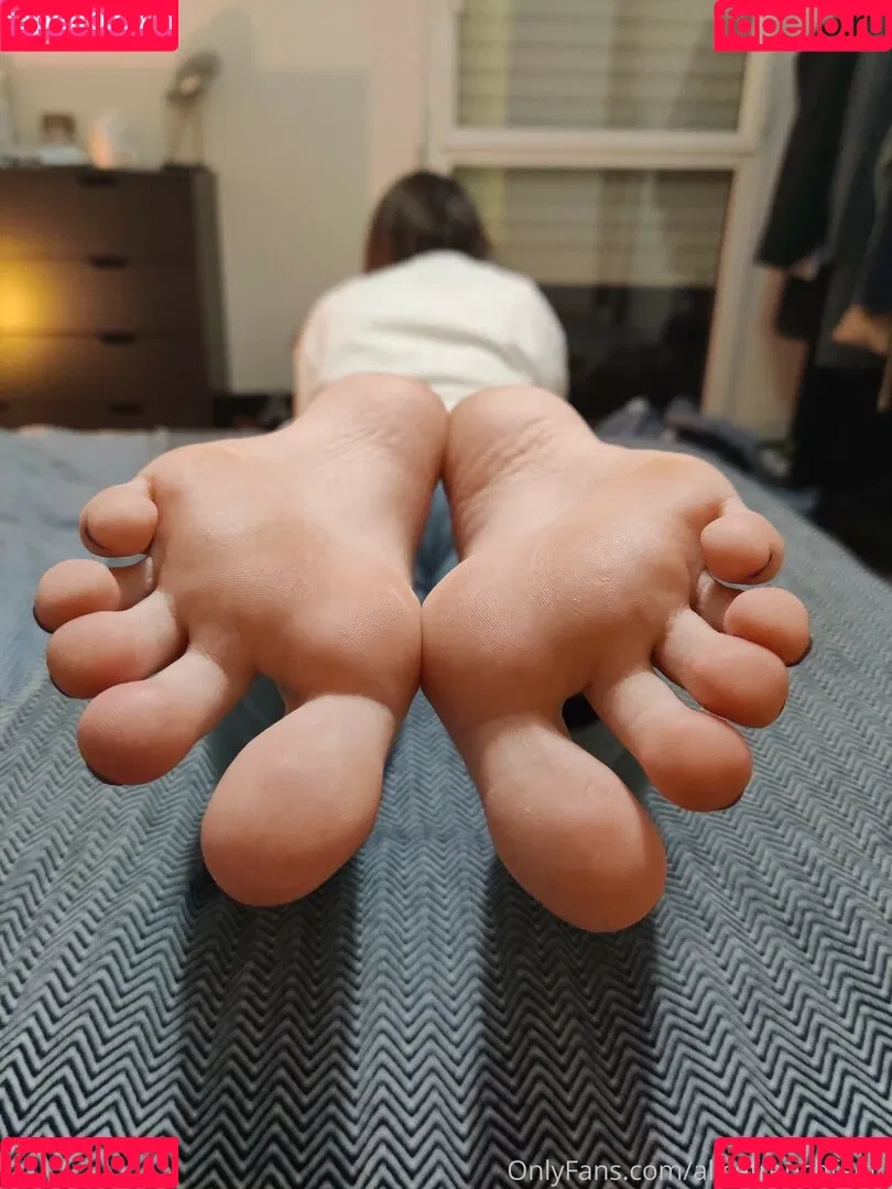 alicefrenchfeet Onlyfans Photo Gallery 