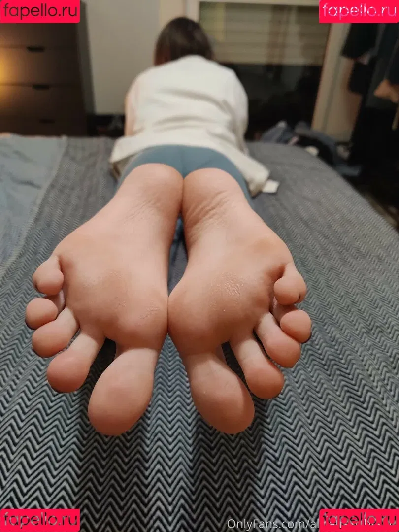 alicefrenchfeet Onlyfans Photo Gallery 